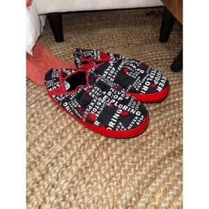 The North Face ThermoBall Traction slippers in black and red men’s size 9 - NEW